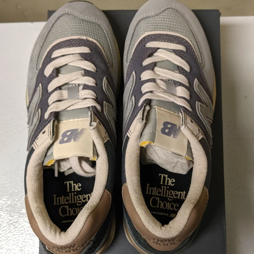 New Balance Men's Gray and Beige Athletic Sneakers